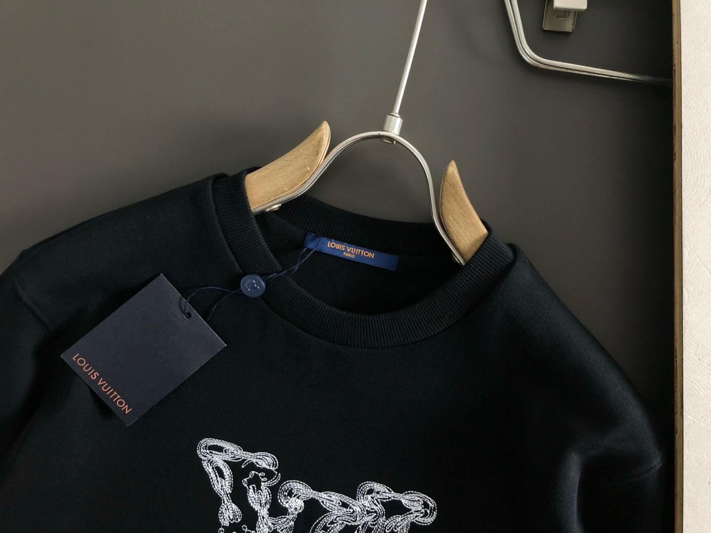 L牌*合身版型S-Xl25秋冬贴布刺绣潮牌卫衣，精致工艺专柜面料，顶级元素融合打造，3标齐全，潮男时尚，