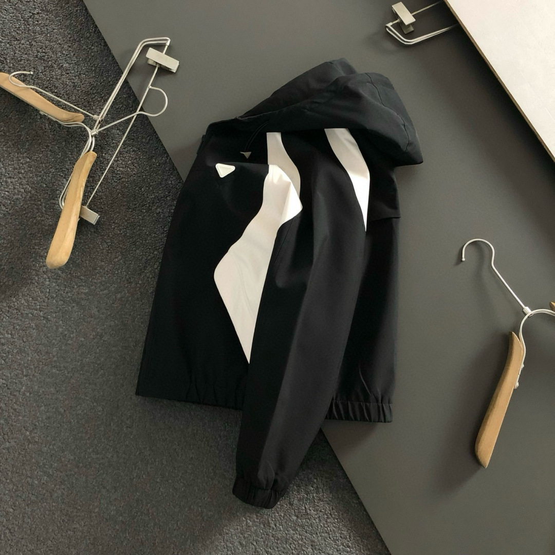 NO:532112,PRAD* thin cotton jacket M-XXXL 25 autumn and winter top black and white two-color splicing style classic triangle craft thin cotton hooded jacket, delicate top craft counter fabric, classic elements fusion create 3 standards, fashionable men's fashion, whether it is the comfort of the upper body or the incomparable existence 170-135 (M) 175-145 (L) 178-155 (XL) 178-165 (XXL) 180-175 (XXXL),,prada, jackets & coats, jackets & coats,hats,alexander wang19860909PRAD*薄棉夹克M-XXXL 25秋冬顶级黑白双色拼接款经典三角标工艺薄棉连帽外套,细致顶级工艺专柜面料,经典元素融合打造 3标齐全,潮男时尚,无论是上身舒适度还是都是无可比拟的存在 170-135 (M) 175-145(L) 178-155 (XL)178-165(XXL) 180-175(XXXL),,prada,jackets & coats,jackets & coats,hats,alexander wang,Men's clothing