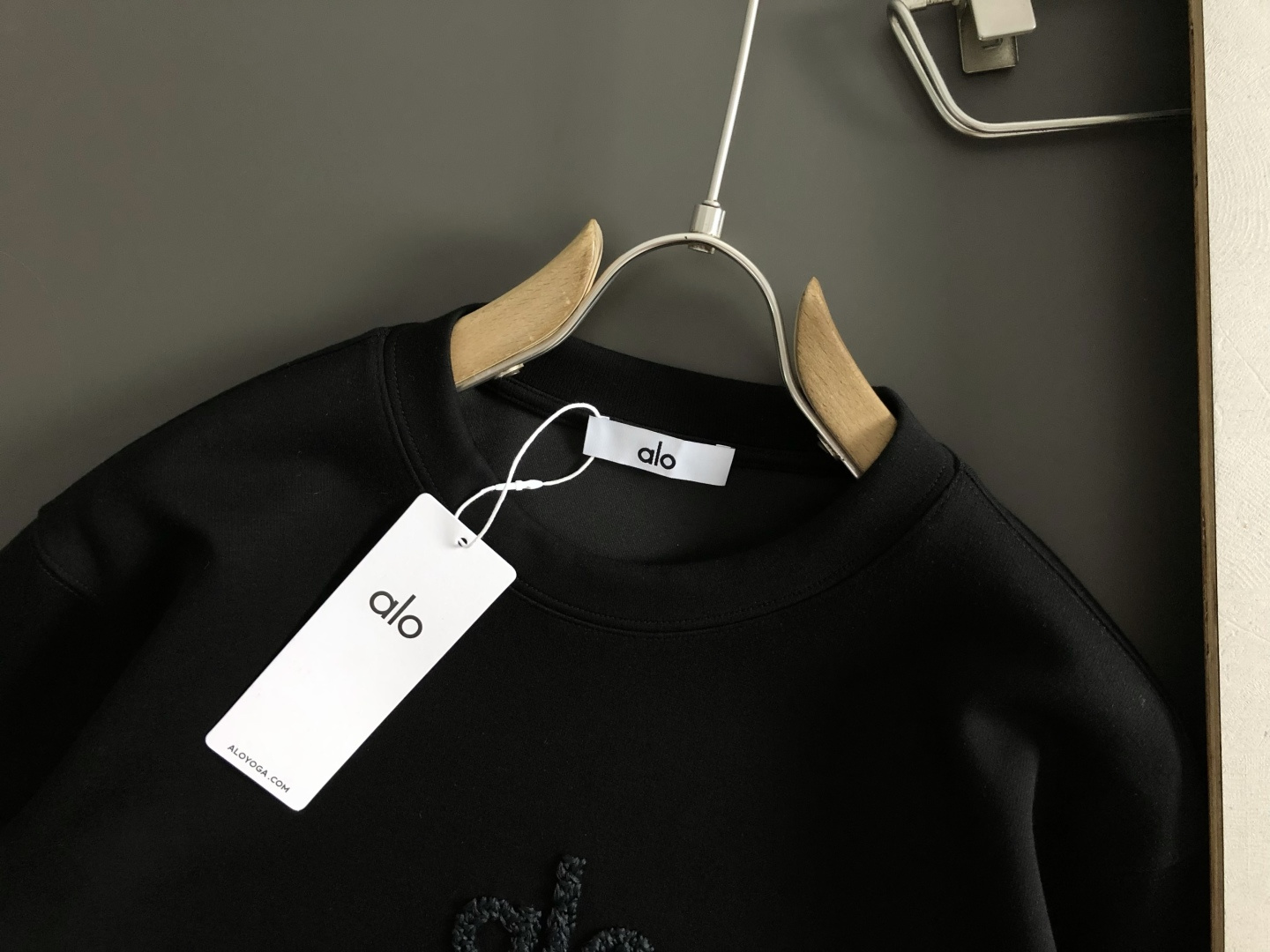 ALO*微宽版型M-XXXL2025秋冬顶级简约款编织绣羊毛混纺长袖卫衣，精致工艺专柜面料，顶级元素融合