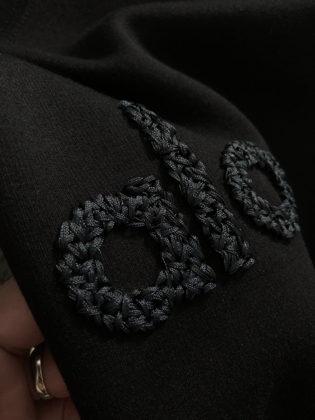 ALO*微宽版型M-XXXL2025秋冬顶级简约款编织绣羊毛混纺长袖卫衣，精致工艺专柜面料，顶级元素融合