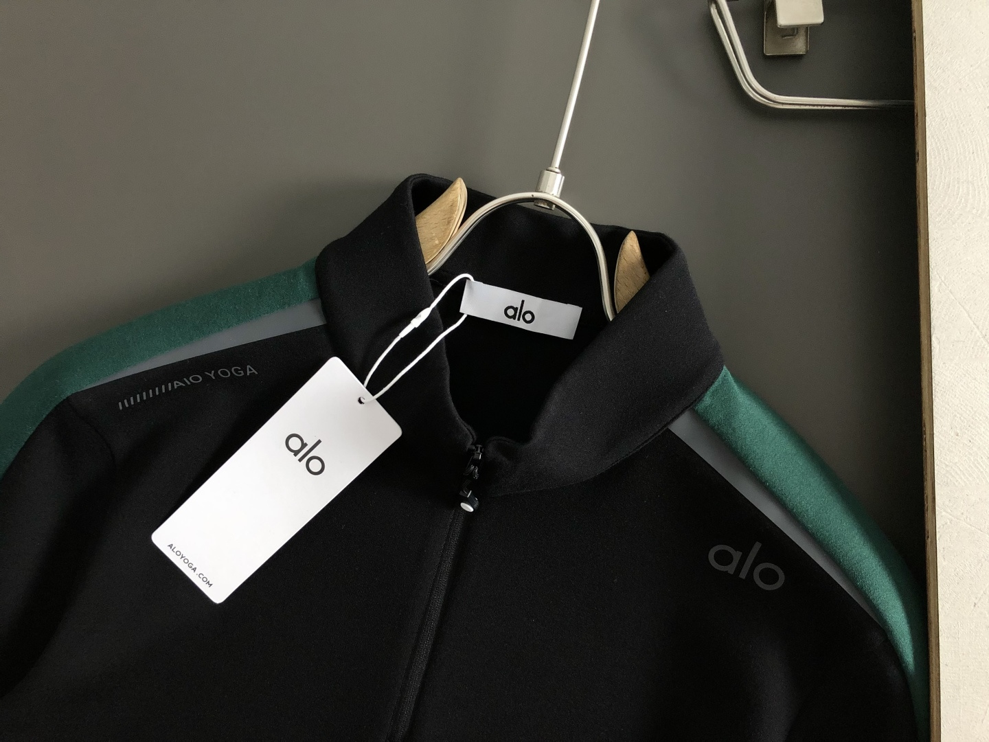 ALO*合身版型M-XXXL2025秋冬顶级双色拼接立领拉链短袖卫衣，精致工艺专柜面料，顶级元素融合打造