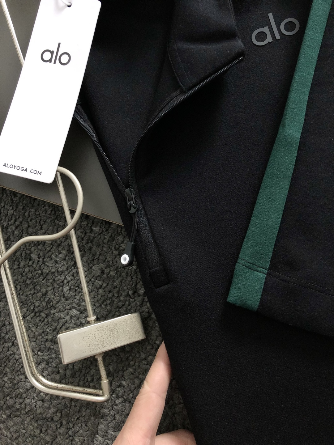 ALO*合身版型M-XXXL2025秋冬顶级双色拼接立领拉链短袖卫衣，精致工艺专柜面料，顶级元素融合打造