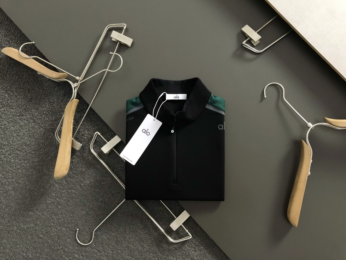 ALO*合身版型M-XXXL2025秋冬顶级双色拼接立领拉链短袖卫衣，精致工艺专柜面料，顶级元素融合打造