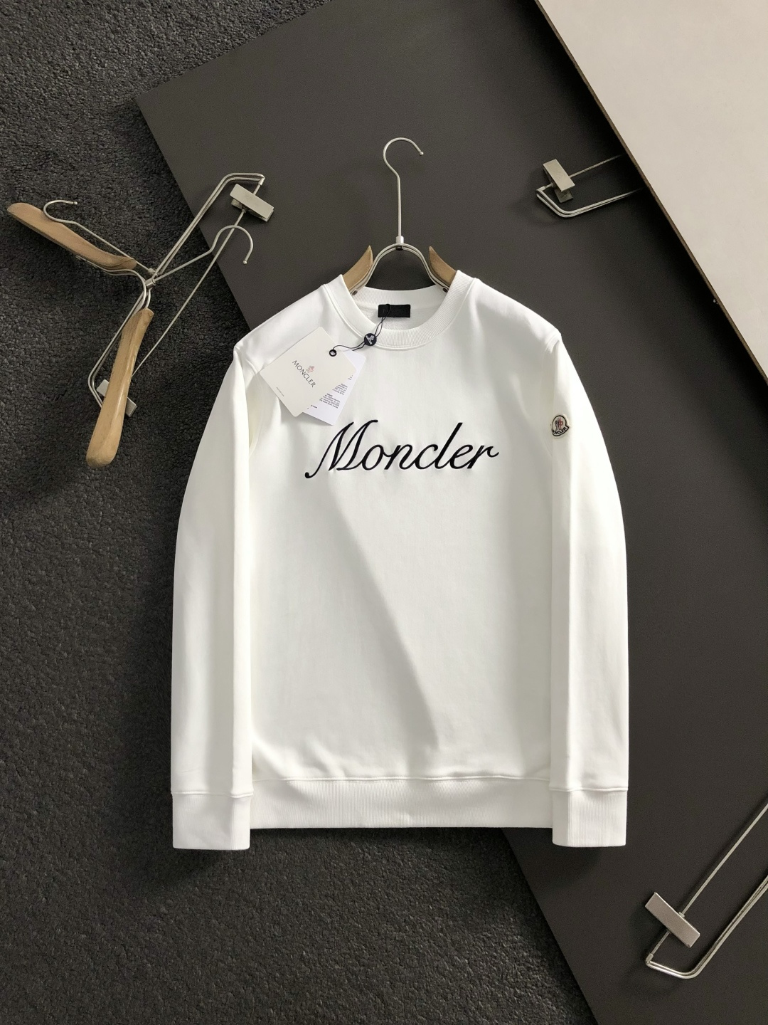 Mon*合身版型S-Xl25秋冬字母刺绣肩部绣标潮牌卫衣，精致工艺专柜面料，顶级元素融合打造，3标齐全，