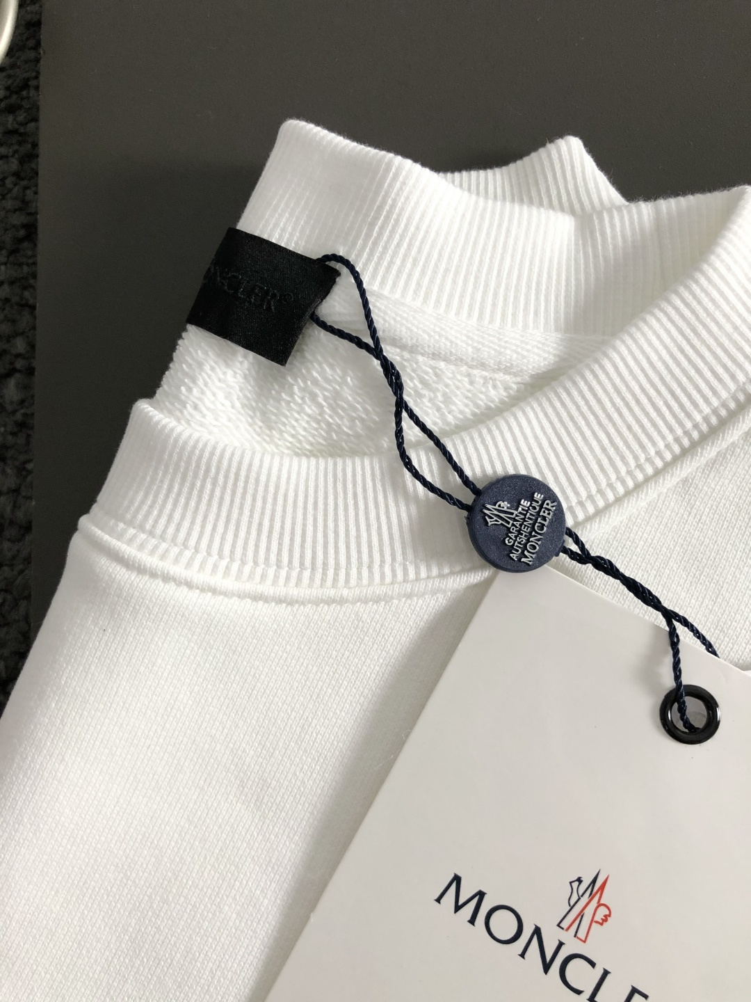 Mon*合身版型S-Xl25秋冬字母刺绣肩部绣标潮牌卫衣，精致工艺专柜面料，顶级元素融合打造，3标齐全，