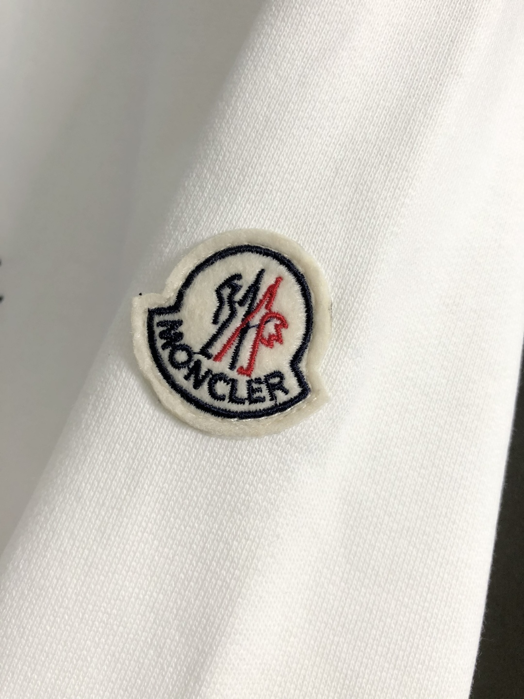 Mon*合身版型S-Xl25秋冬字母刺绣肩部绣标潮牌卫衣，精致工艺专柜面料，顶级元素融合打造，3标齐全，