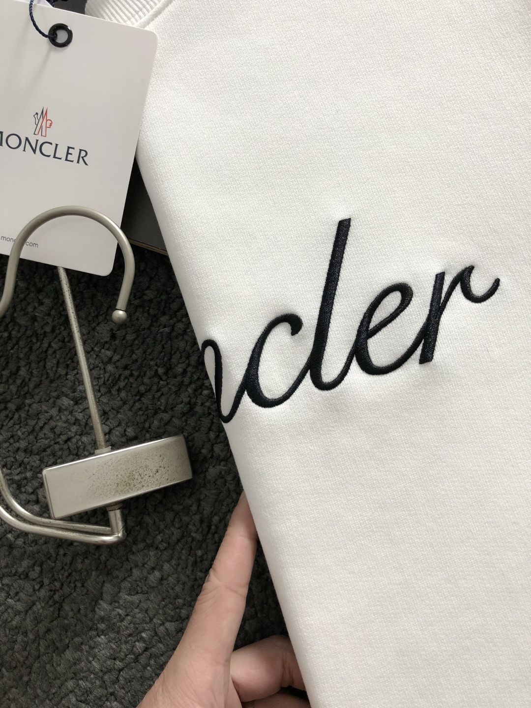 Mon*合身版型S-Xl25秋冬字母刺绣肩部绣标潮牌卫衣，精致工艺专柜面料，顶级元素融合打造，3标齐全，