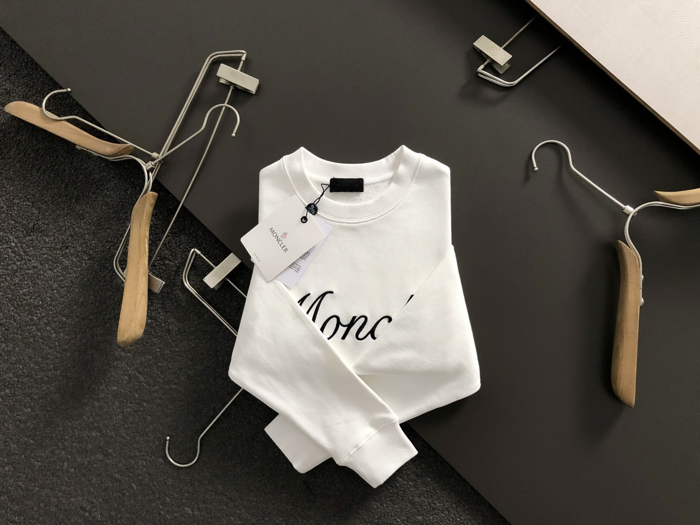 Mon*合身版型S-Xl25秋冬字母刺绣肩部绣标潮牌卫衣，精致工艺专柜面料，顶级元素融合打造，3标齐全，