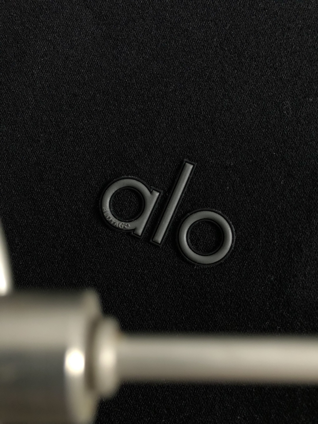 ALO*合身版型M-XXXL2025秋冬顶级黑灰拼色立体logo卫衣，精致工艺专柜面料，顶级元素融合打造