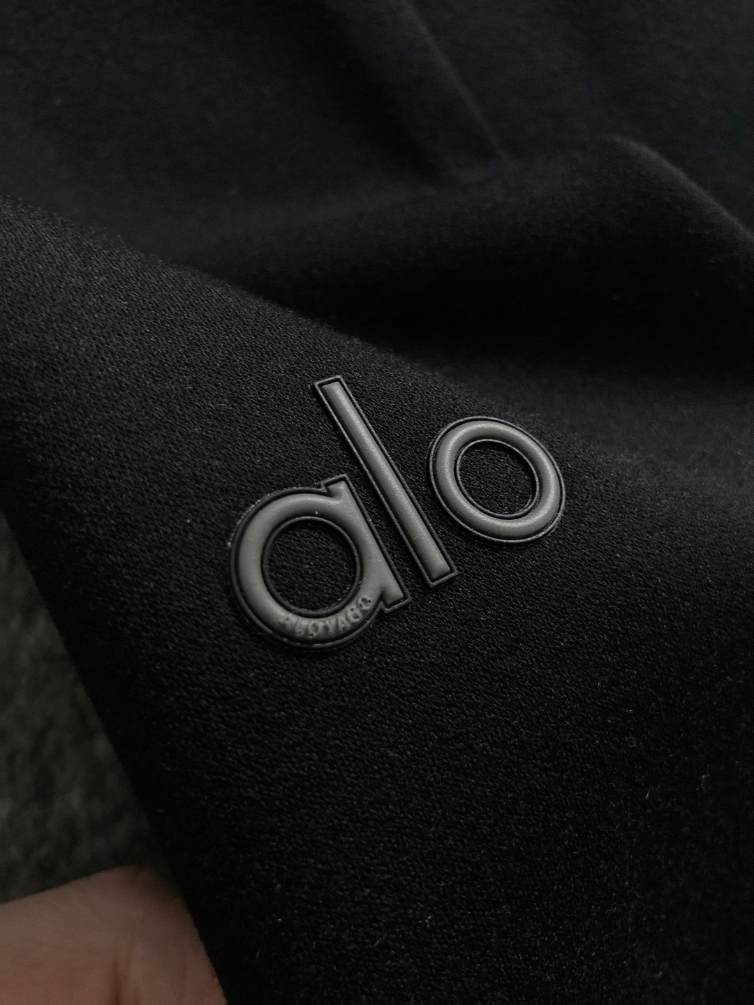 ALO*合身版型M-XXXL2025秋冬顶级黑灰拼色立体logo卫衣，精致工艺专柜面料，顶级元素融合打造