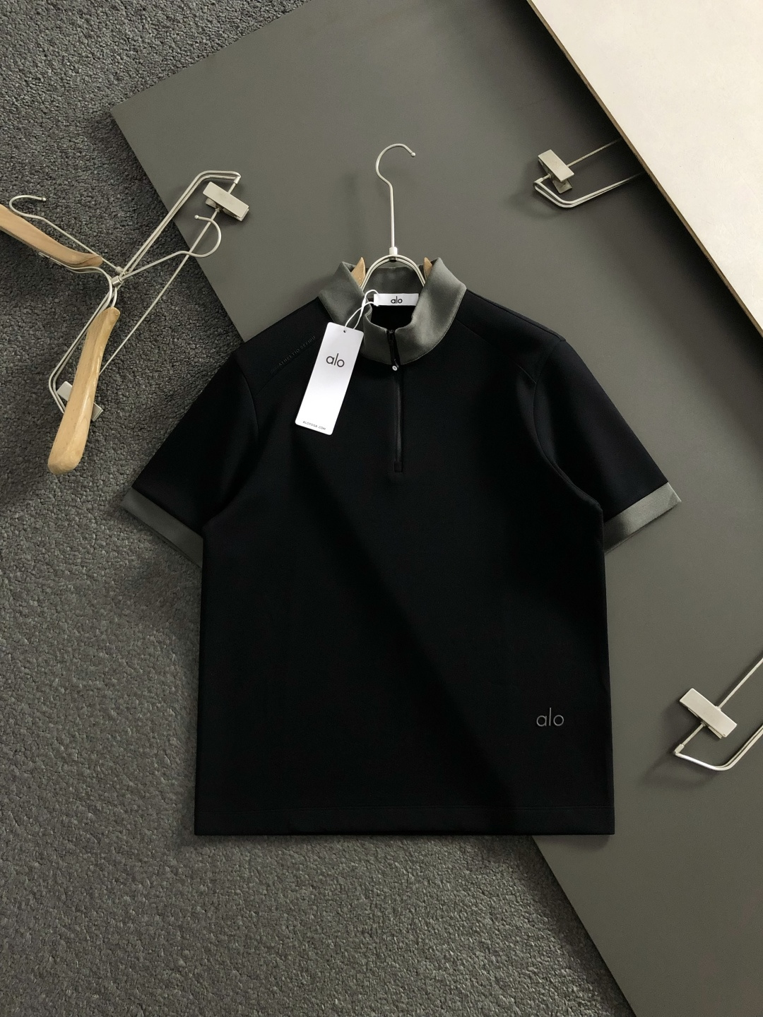 ALO*合身版型M-XXXL2025秋冬顶级黑灰拼色立体logo卫衣，精致工艺专柜面料，顶级元素融合打造