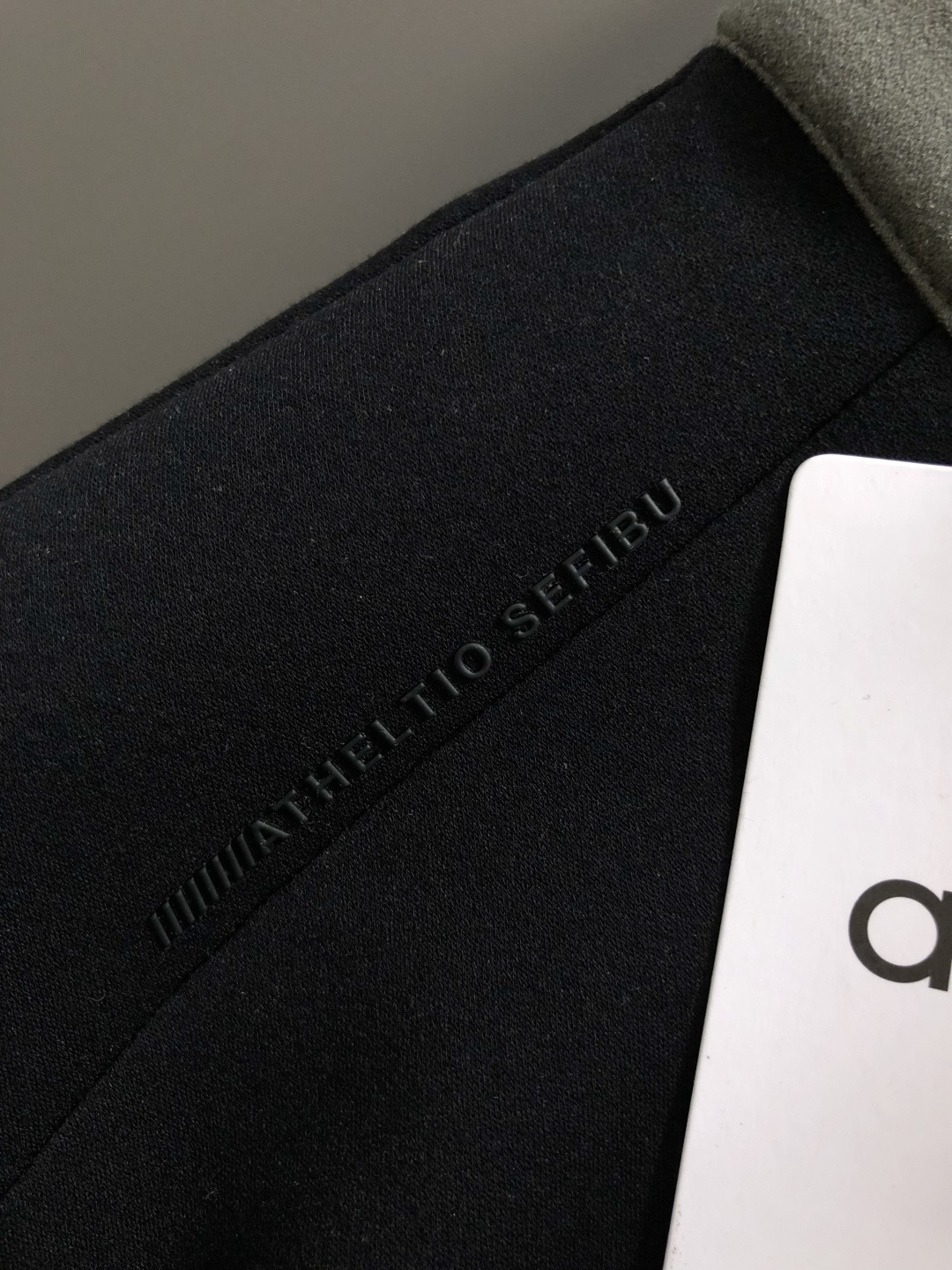 ALO*合身版型M-XXXL2025秋冬顶级黑灰拼色立体logo卫衣，精致工艺专柜面料，顶级元素融合打造