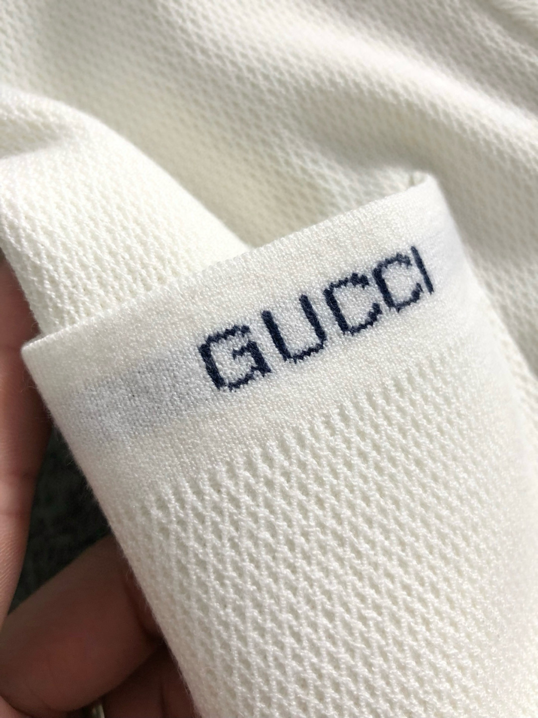 Gucc*合身版型M-XXXL2025秋冬领口提花口袋款刺绣字母翻领羊毛短袖，精致工艺专柜面料，顶级元素