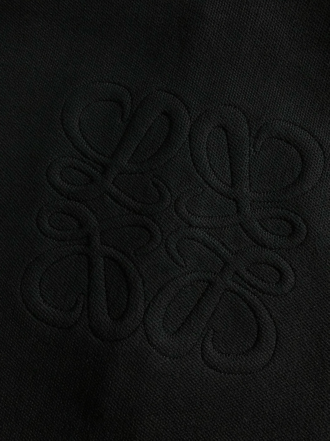 Low*宽松版型S-Xl2025秋冬潮牌连帽卫衣，以经典字母压花面料为主调，巧妙融入时尚元素，打破传统卫