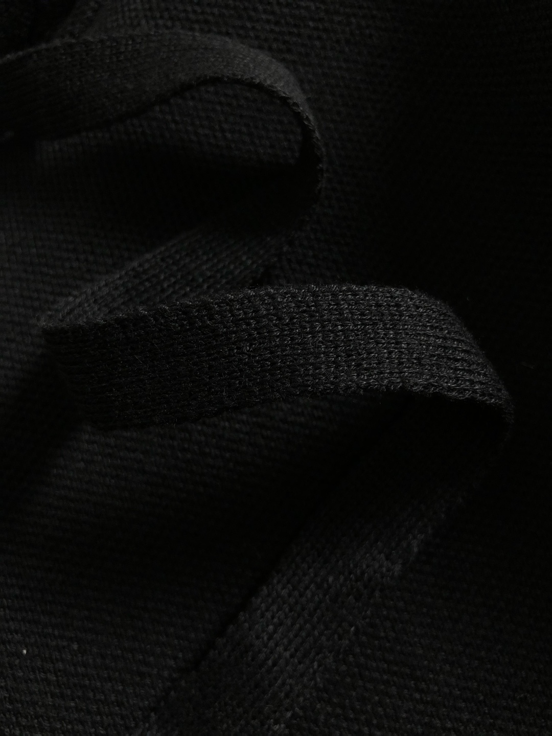 Low*宽松版型S-Xl2025秋冬潮牌连帽卫衣，以经典字母压花面料为主调，巧妙融入时尚元素，打破传统卫