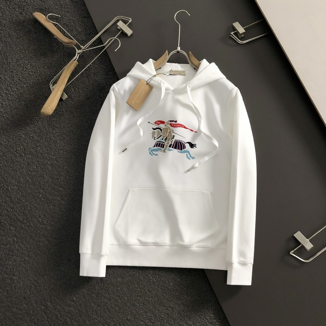 BBR*合身版型M-XXXl2025秋冬黑白双色潮牌连帽卫衣，以经典彩色骑士立体印花为主调，巧妙印花元素