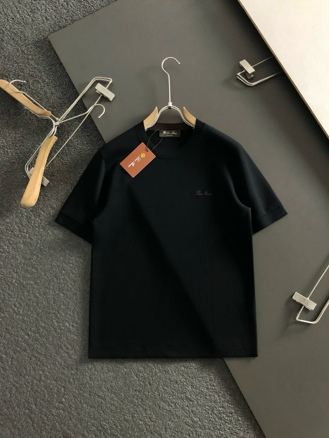 lP🆕*修身版型M-XXXL2025秋冬顶级刺绣简约百搭羊毛短袖，精致工艺专柜面料，顶级元素融合打造，经