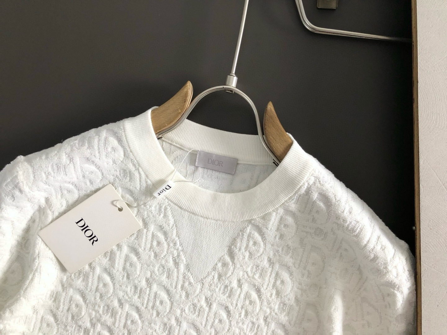 Dir*合身版型M-XXXL2025秋冬立体浮雕满副提花排列款羊毛短袖，精致工艺专柜面料，顶级元素融合打