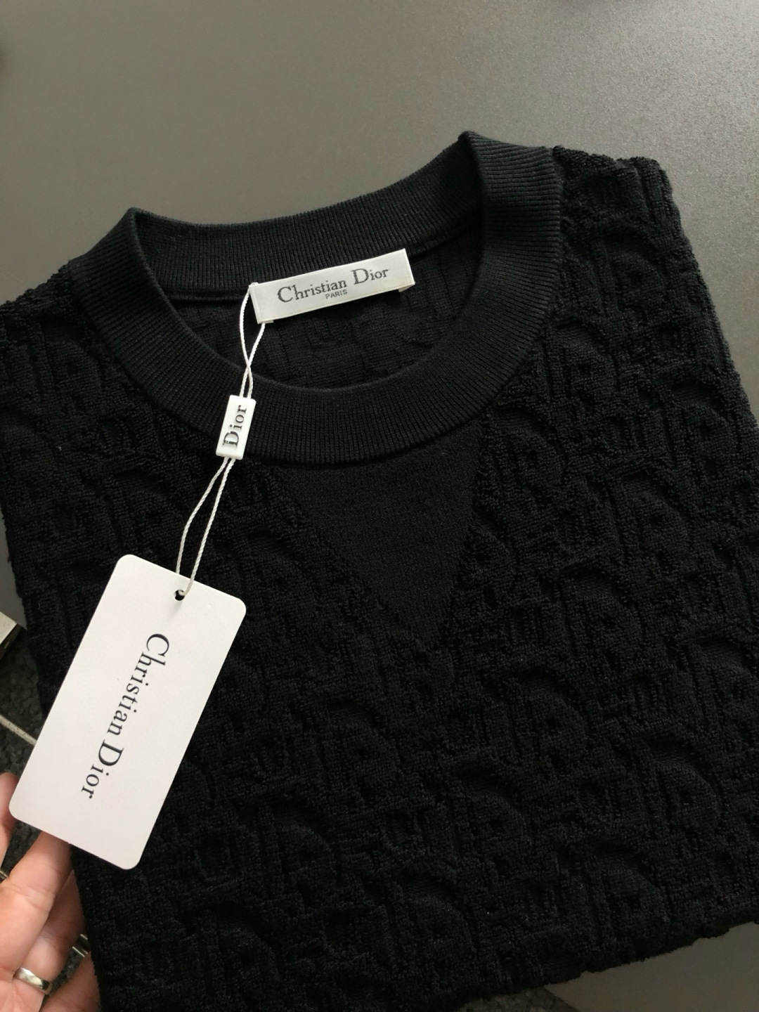 Dir*合身版型M-XXXL2025秋冬立体浮雕满副提花排列款羊毛短袖，精致工艺专柜面料，顶级元素融合打