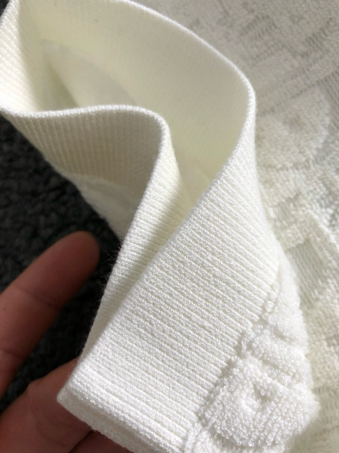 Dir*合身版型M-XXXL2025秋冬立体浮雕满副提花排列款羊毛短袖，精致工艺专柜面料，顶级元素融合打