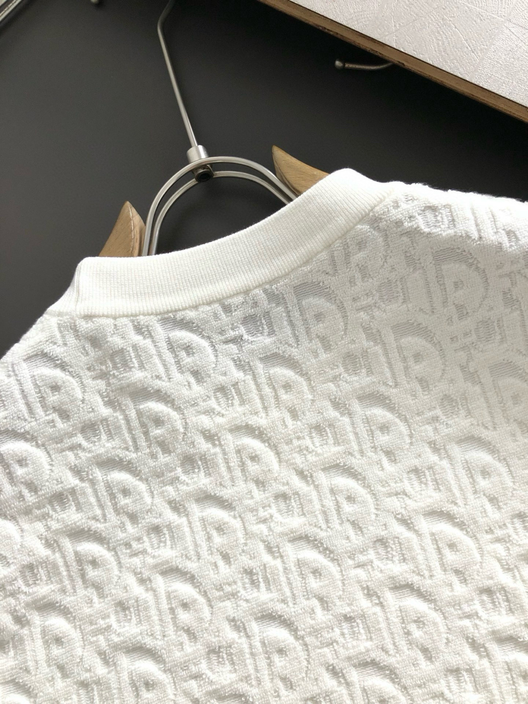 Dir*合身版型M-XXXL2025秋冬立体浮雕满副提花排列款羊毛短袖，精致工艺专柜面料，顶级元素融合打