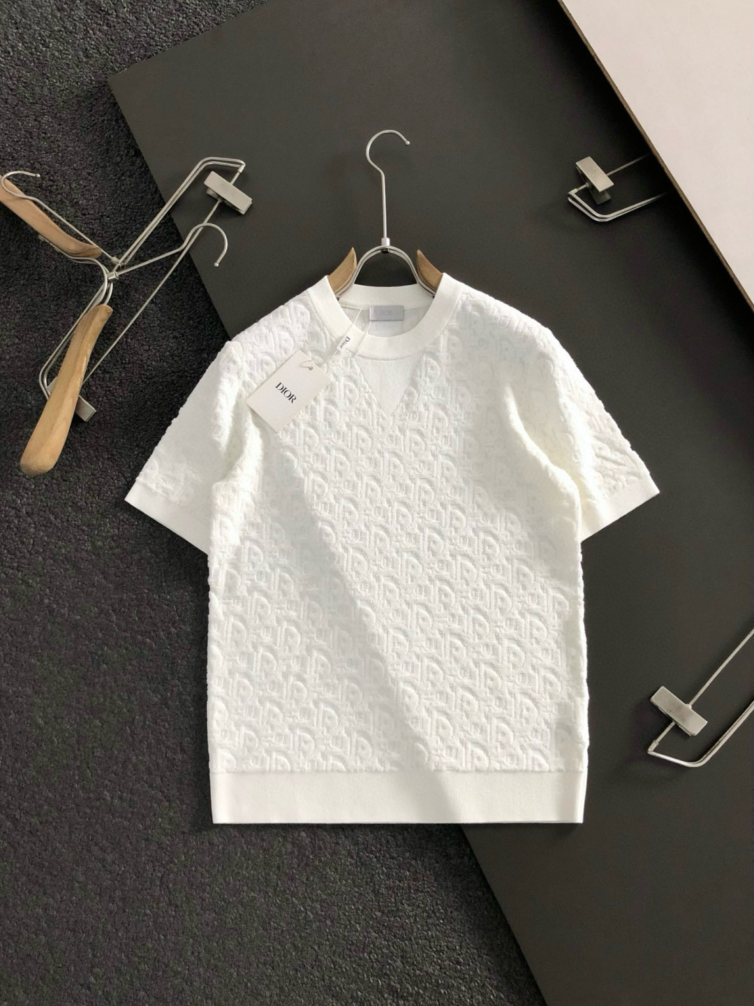 Dir*合身版型M-XXXL2025秋冬立体浮雕满副提花排列款羊毛短袖，精致工艺专柜面料，顶级元素融合打