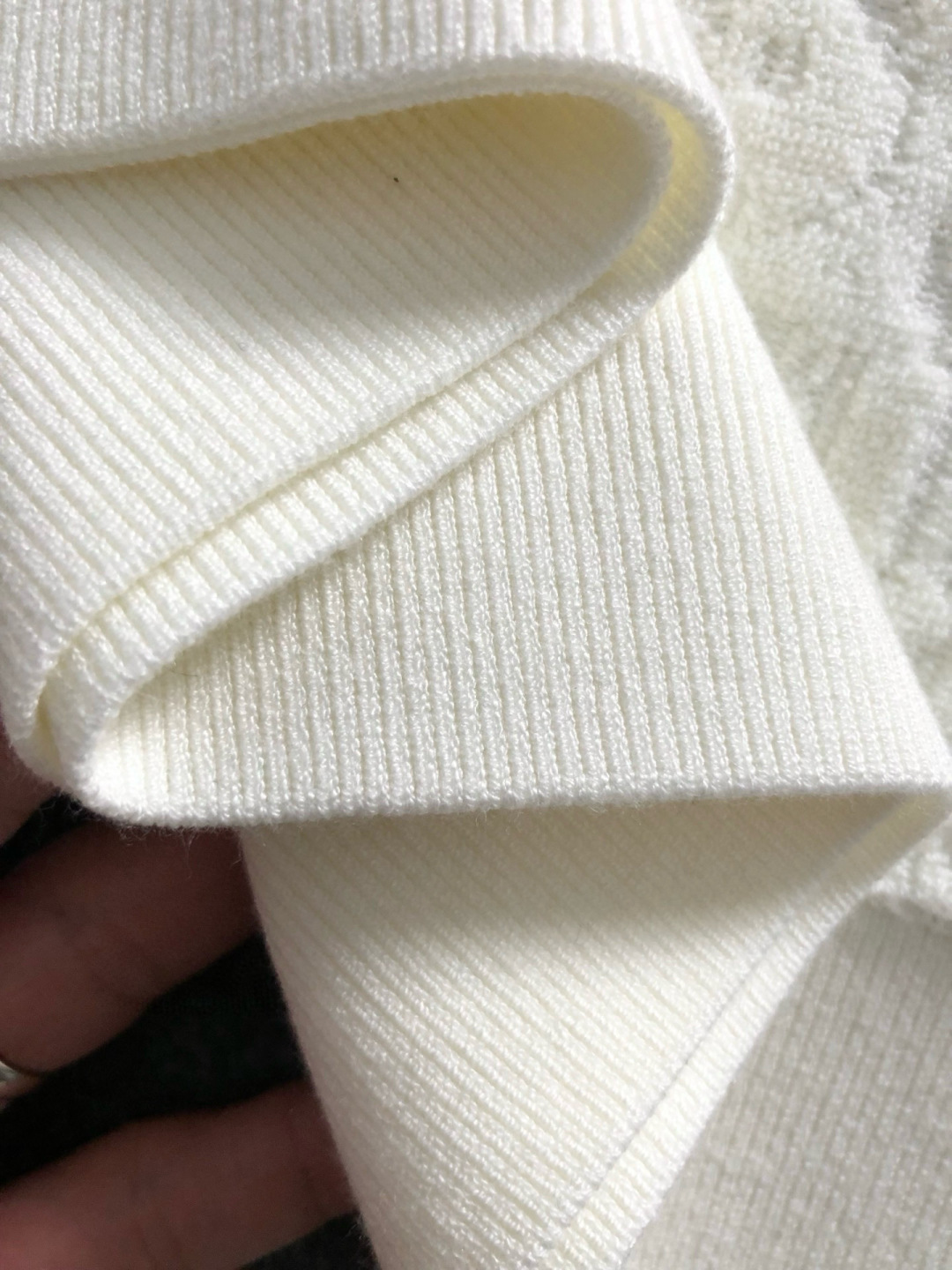 Dir*合身版型M-XXXL2025秋冬立体浮雕满副提花排列款羊毛短袖，精致工艺专柜面料，顶级元素融合打