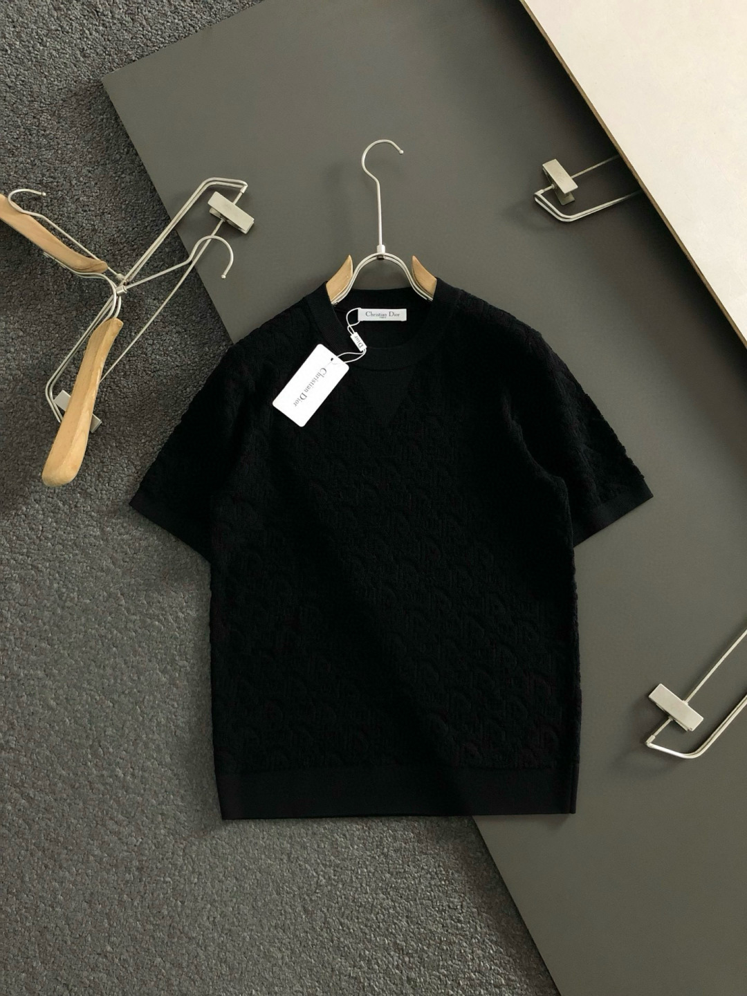Dir*合身版型M-XXXL2025秋冬立体浮雕满副提花排列款羊毛短袖，精致工艺专柜面料，顶级元素融合打