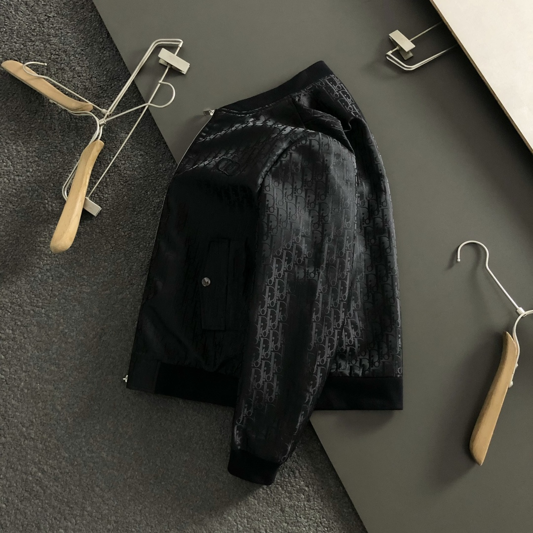 NO:537592,Dir* Fit M-XXXL 25 top classic jacquard fabric CD embroidery original five-financial jacket, trendy casual stand collar jacket, multi-functional simple and trendy style delicate craftsmanship counter fabric, classic elements fusion, classic 3 standards, trendy men's fashion, whether it is the comfort of the upper body or it is incomparable 170-135(M) 175-145(L) 178-155 (XL) 178-165(XXL) 180-175(XXXL),,jackets & coats,jackets & coats,alexander wang19860909Dir*合身M-XXXL 25顶级经典款满幅提花面料CD刺绣原版五金融合夹克,潮流休闲立领外套,多功能可简约可潮流款细致工艺专柜面料,经典元素融合打造,经典3标齐全,潮男时尚,无论是上身舒适度还是都是无可比拟的存在 170-135(M) 175-145(L) 178-155 (XL)178-165(XXL) 180-175(XXXL),,jackets & coats,jackets & coats,alexander wang,Men's clothing