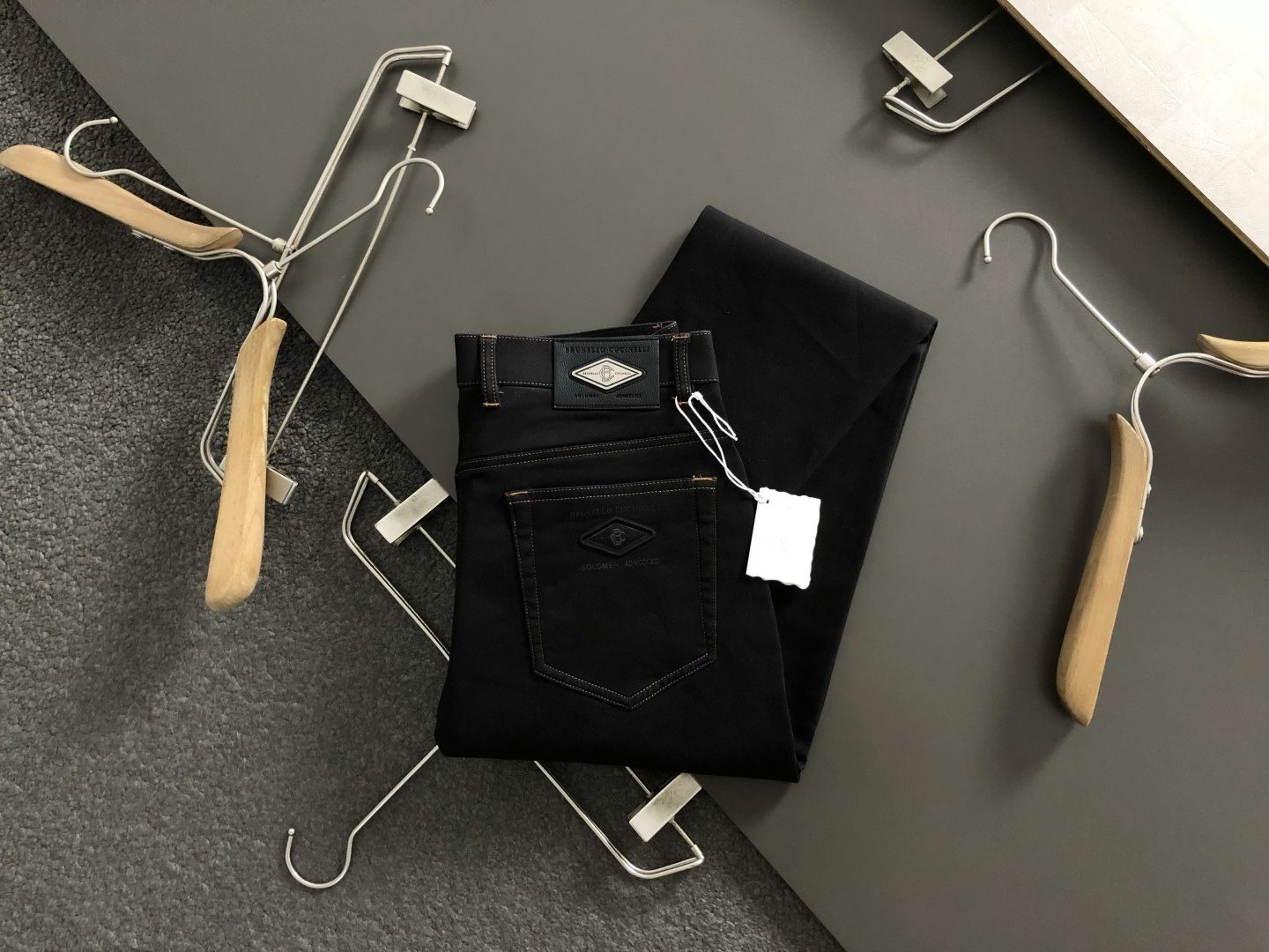 NO:537594,BC* fit style M- XXXXL 2025 new black washing splicing leather craft printed letter fusion imported straight-leg trendy brand jeans, top-grade washing fabric creates leather brand fusion slim jeans, auxiliary materials original versatile letter logo decorative l top-grade jeans, micro-elastic imported washing fabric soft and elastic, the latest popular embroidery pattern M(30), jeans, alexander wang19860909BC*合身版型M- XXXXL 2025新款黑色水洗拼接皮工艺印花字母融合进口直筒潮牌牛仔裤,顶级水洗面料打造皮牌融合修身牛仔裤,辅料原版百搭字母logo装饰l顶级牛仔裤 微弹进口洗水 面料柔软带弹力,最新流行款刺绣图案 M(30),,jeans,alexander wang,Men's clothing