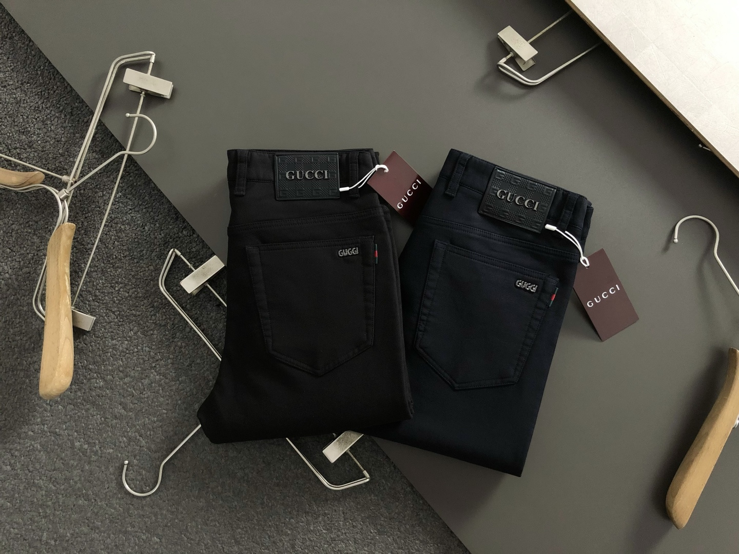 NO:541425,BC* fit style M- XXXXL 2025 new black and blue two-color washing spliced ​​leather craft letters metal accessories fusion imported straight-leg trendy brand jeans, top-grade washing fabric creates leather brand fusion slim jeans, auxiliary materials original versatile letter logo decoration l top-grade jeans micro-elastic imported washing fabric soft and elastic, the latest popular embroidery pattern M(30), jeans, alexander wang19860909BC*合身版型M- XXXXL 2025新款黑蓝双色水洗拼接皮工艺字母金属配件融合进口直筒潮牌牛仔裤,顶级水洗面料打造皮牌融合修身牛仔裤,辅料原版百搭字母logo装饰l顶级牛仔裤 微弹进口洗水 面料柔软带弹力,最新流行款刺绣图案 M(30),,jeans,alexander wang,Men's clothing