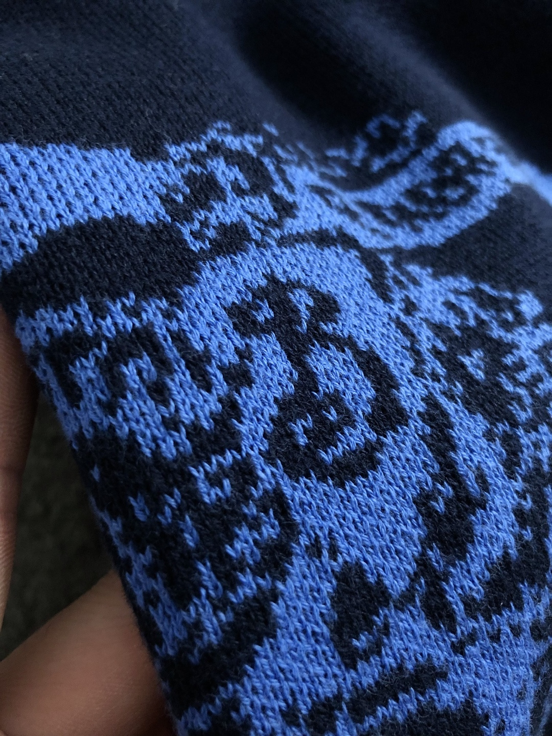 BBR*合身版型S-Xl2025秋冬提花针织衫，以骑士提花撞色主调，巧妙融入拼色元素，打破传统羊毛衫的单