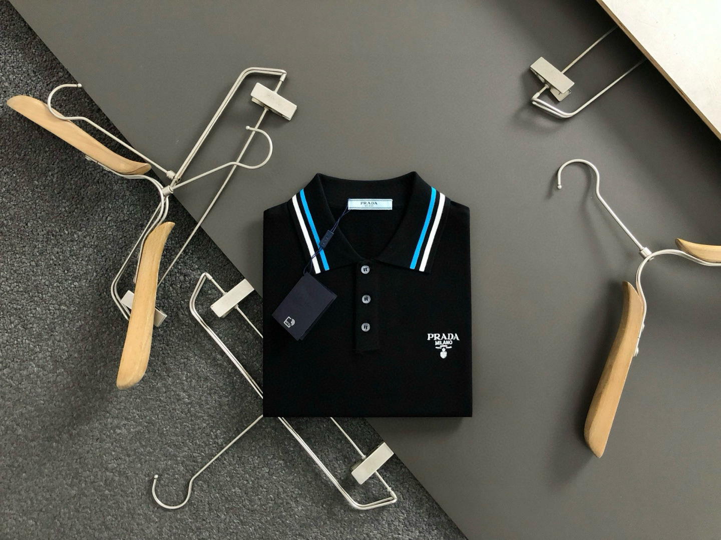 Polo Prada En Laine Mérinos Pour Homme - Collection Printemps/Été 2025