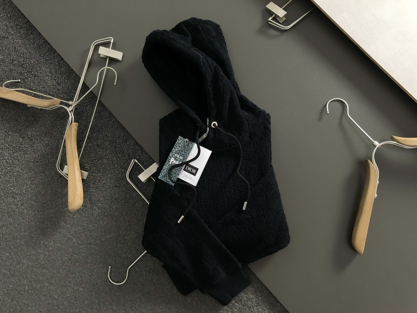 NO:573931,Dir* fit version S-Xl 25 autumn and winter trendy brand towel embroidered hooded sweatshirt, classic counter hooded sweatshirt with all-over lettering technology, exquisite craft counter fabrics, fusion of top elements, complete 3 standards, trendy men's fashion, unparalleled in terms of upper body comfort and existence 170-140(s)-155(M)  178-170(L)180-180(XL),,hoodie,sweatshirts,hats,alexander wang19860909Dir*合身版型S-Xl 25秋冬潮牌毛巾绣连帽卫衣,满幅字母工艺经典款专柜连帽卫衣,精致工艺专柜面料,顶级元素融合打造,3标齐全,潮男时尚,无论是上身舒适度还是都是无可比拟的存在 170-140(s)-155(M) 178-170(L)180-180(XL),,hoodie,sweatshirts,hats,alexander wang,Men's clothing