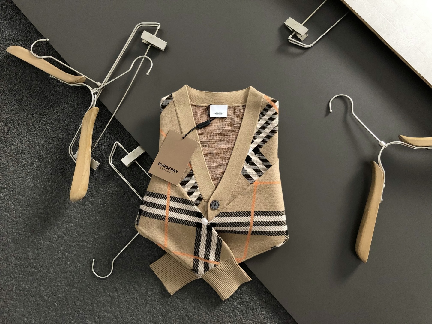 Cardigan en laine à carreaux Burberry pour homme - Confort et style