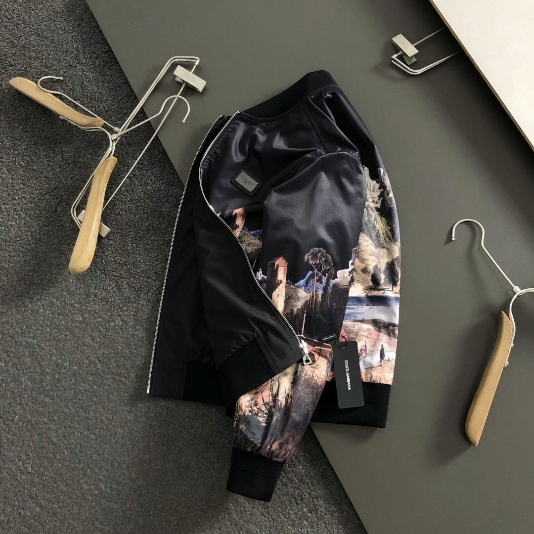 Dolce & Gabbana Reversible Herenjas met Barok Print en Effen Zwarte Kant