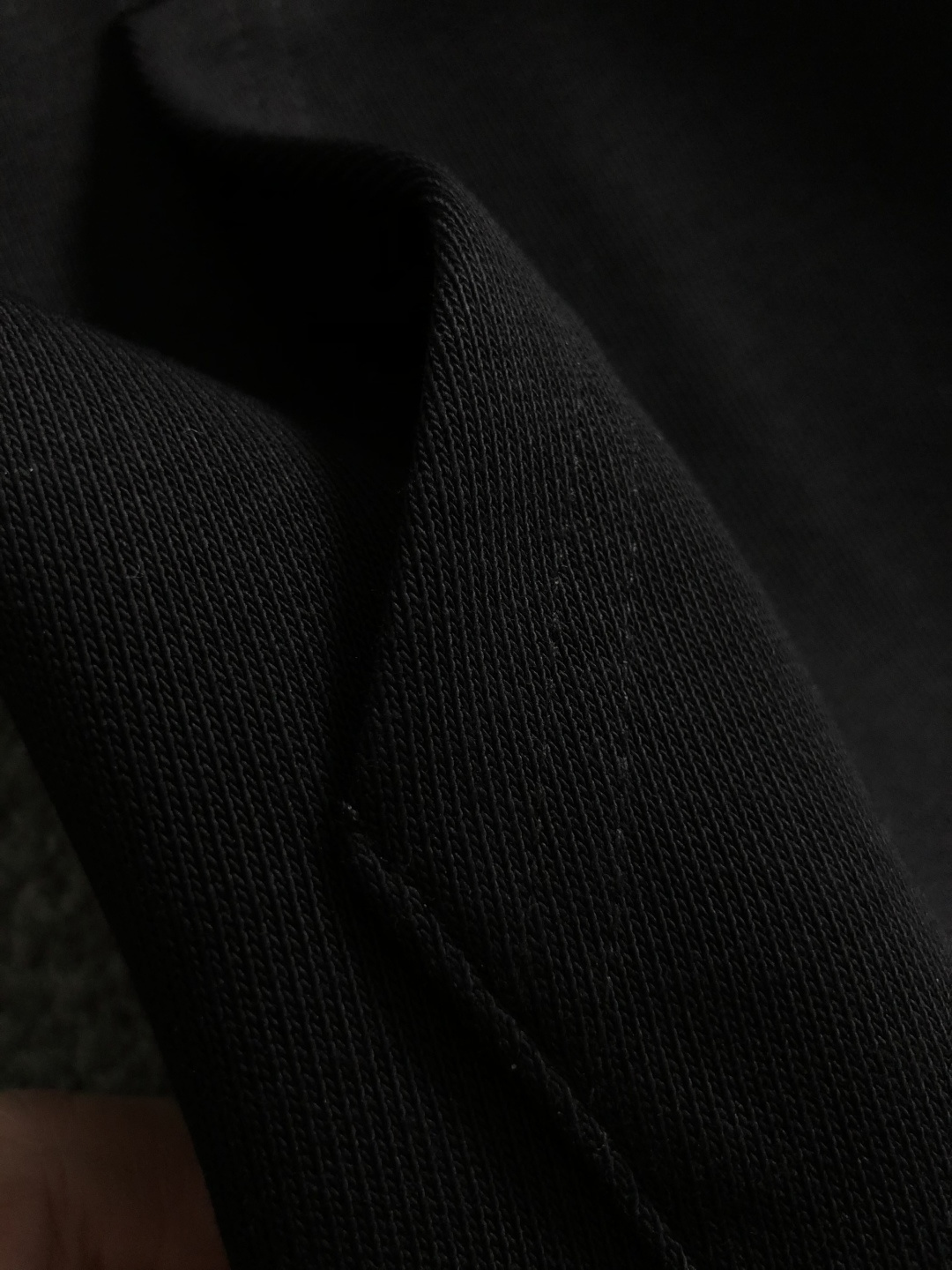 Dir*合身版型M-XXXl2025秋冬潮牌拉链卫衣，以气口袋点缀为主调，巧妙融入经典配色字母提花元素，