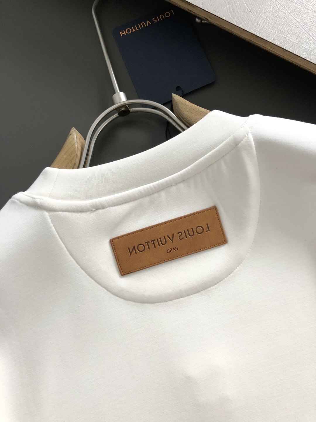 L牌*合身版型M-XXXL2026春夏金属logo压花潮牌短袖，精致工艺专柜面料，顶级元素融合打造，经典