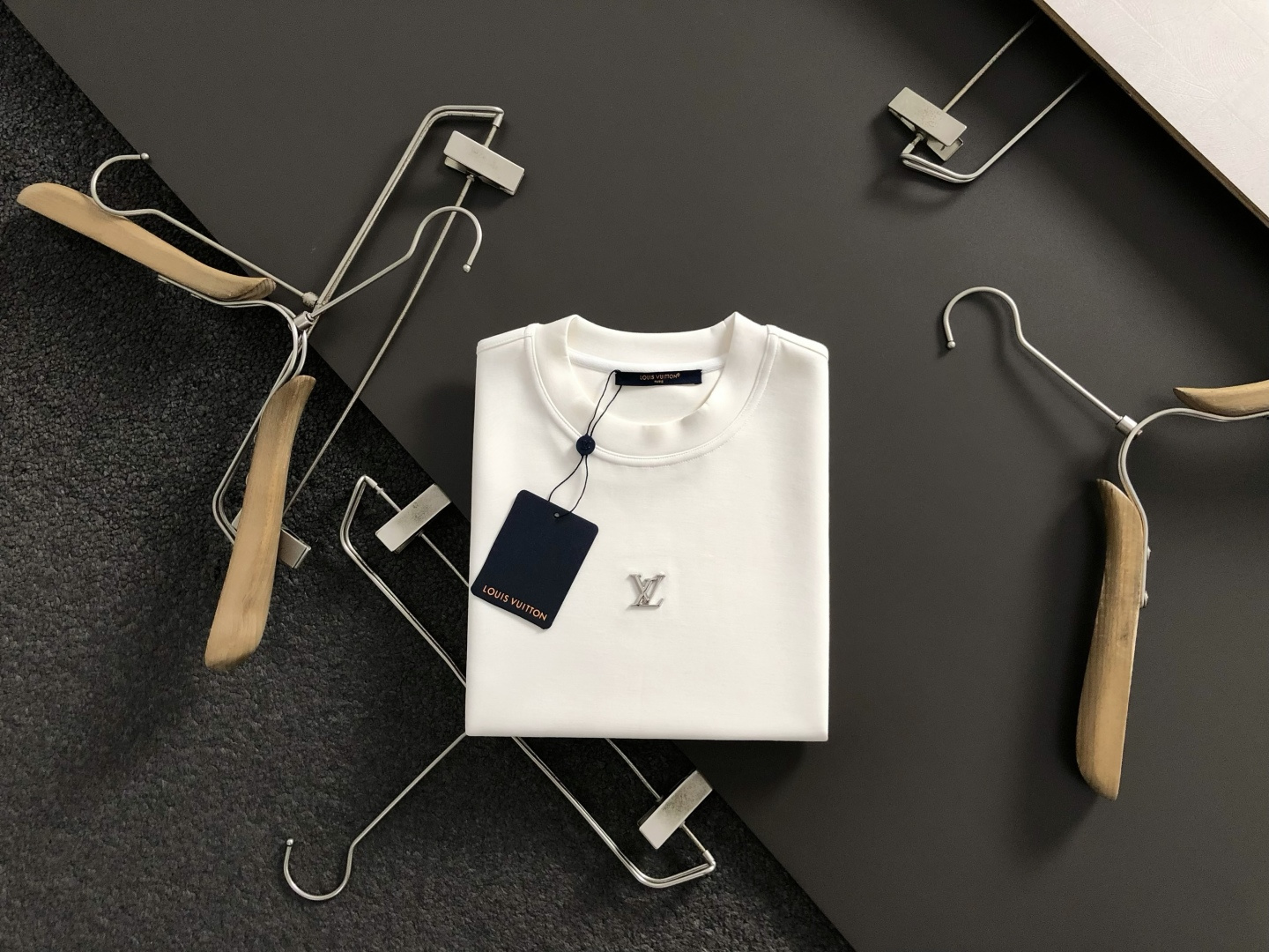 L牌*合身版型M-XXXL2026春夏金属logo压花潮牌短袖，精致工艺专柜面料，顶级元素融合打造，经典