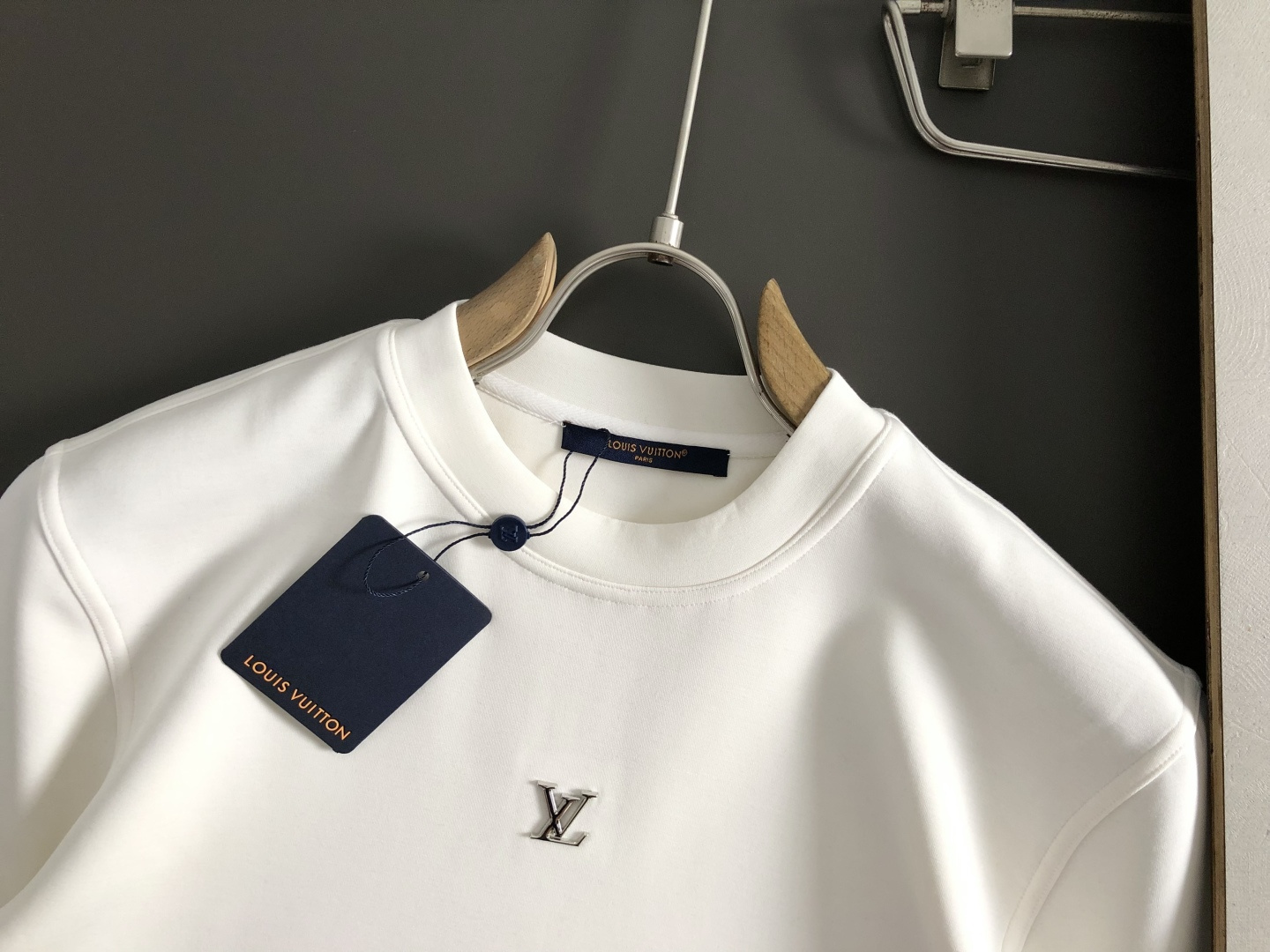 L牌*合身版型M-XXXL2026春夏金属logo压花潮牌短袖，精致工艺专柜面料，顶级元素融合打造，经典