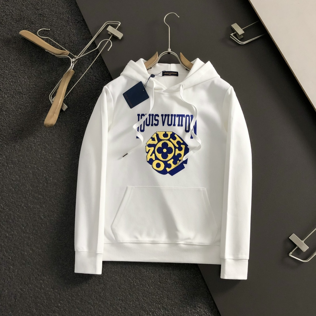 L牌*合身版型M-XXXl2025秋冬潮牌卫衣，以经典贴皮绣为主调，巧妙融入撞色元素，打破传统卫衣的单调