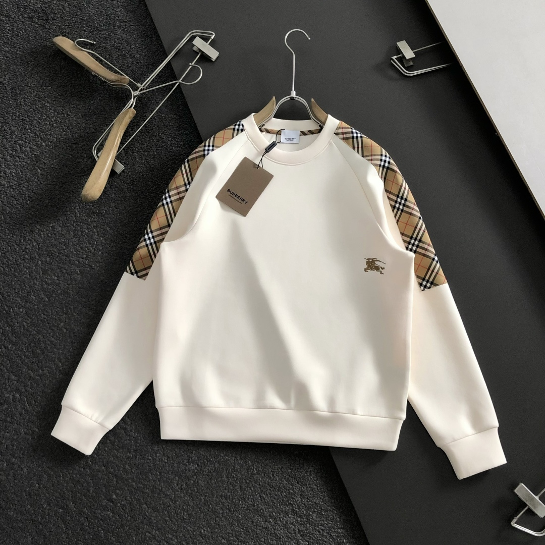 BBR*合身版型M-XXXL2025秋冬云柔系列针织袖格纹融合骑士刺绣内里拉绒时尚百搭圆领卫衣长袖，精致