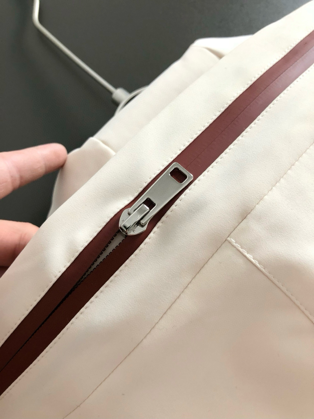 FEND*合身版型M-XXXL25秋冬顶级双色拼接款多多拉链工艺融合FD皮牌薄棉连帽外套，细致顶级工艺专