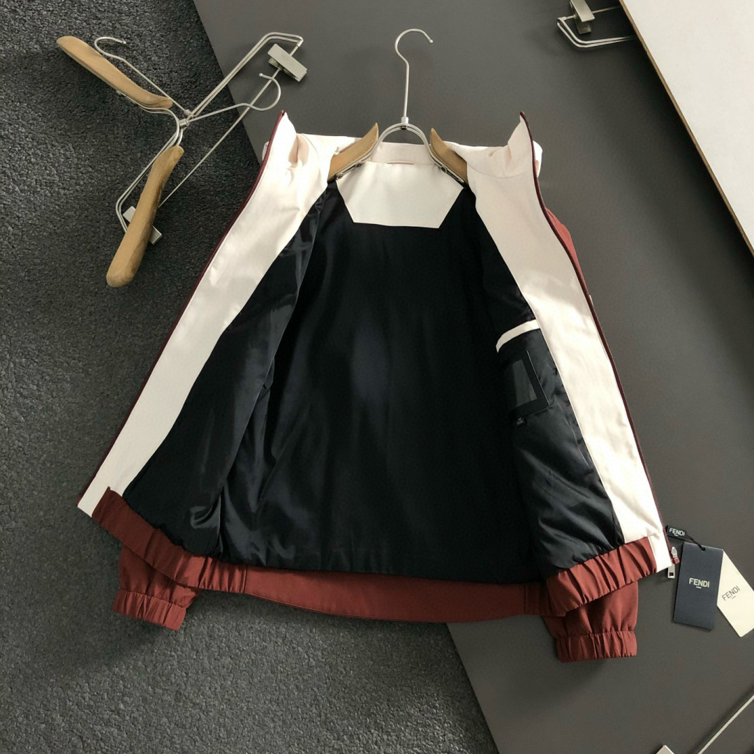 FEND*合身版型M-XXXL25秋冬顶级双色拼接款多多拉链工艺融合FD皮牌薄棉连帽外套，细致顶级工艺专