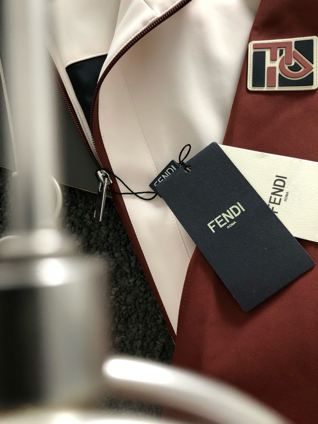 FEND*合身版型M-XXXL25秋冬顶级双色拼接款多多拉链工艺融合FD皮牌薄棉连帽外套，细致顶级工艺专