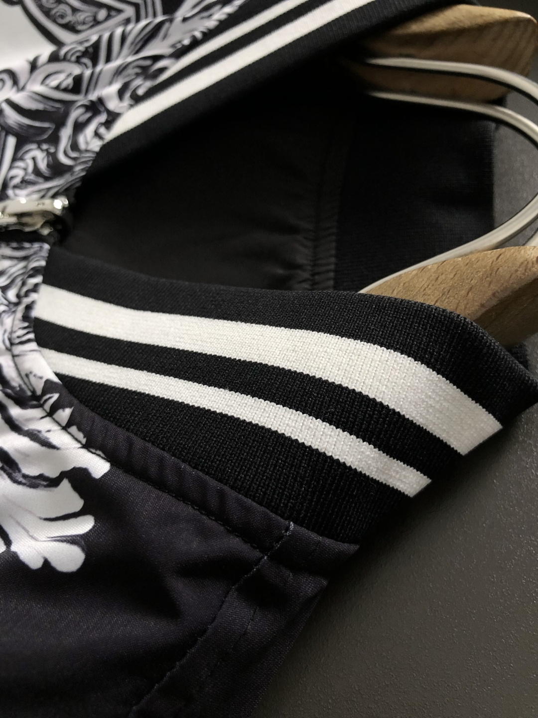 D&G 双面版型m-xxxl25顶级黑色宫廷印花立领双面夹克.反面纯色百搭铁牌logo外套，专柜潮流休闲