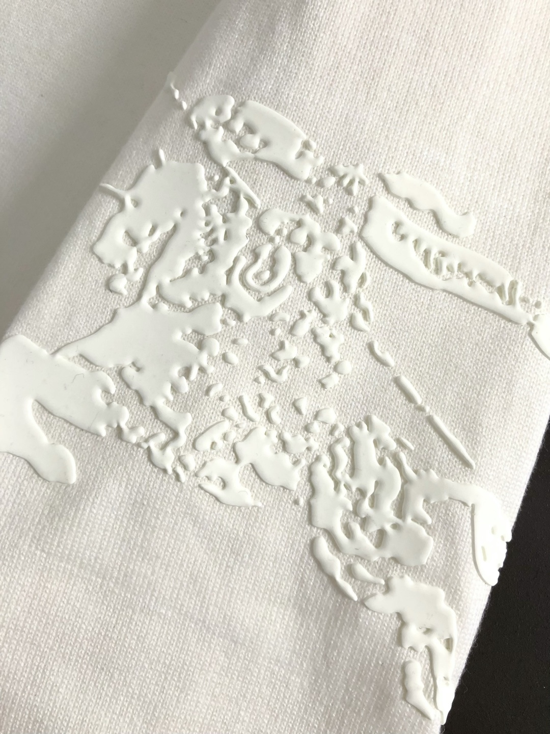 BBR*套装版型M-XXXl2025秋冬潮牌圆领羊毛衫，以经典配色领口提花点缀为主调，巧妙融入下摆格纹活