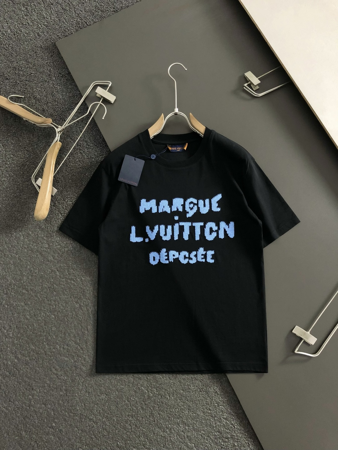 L牌*合身版型M-XXXL2026春夏编织绣潮牌短袖，精致工艺专柜面料，顶级元素融合打造，经典短袖3标齐