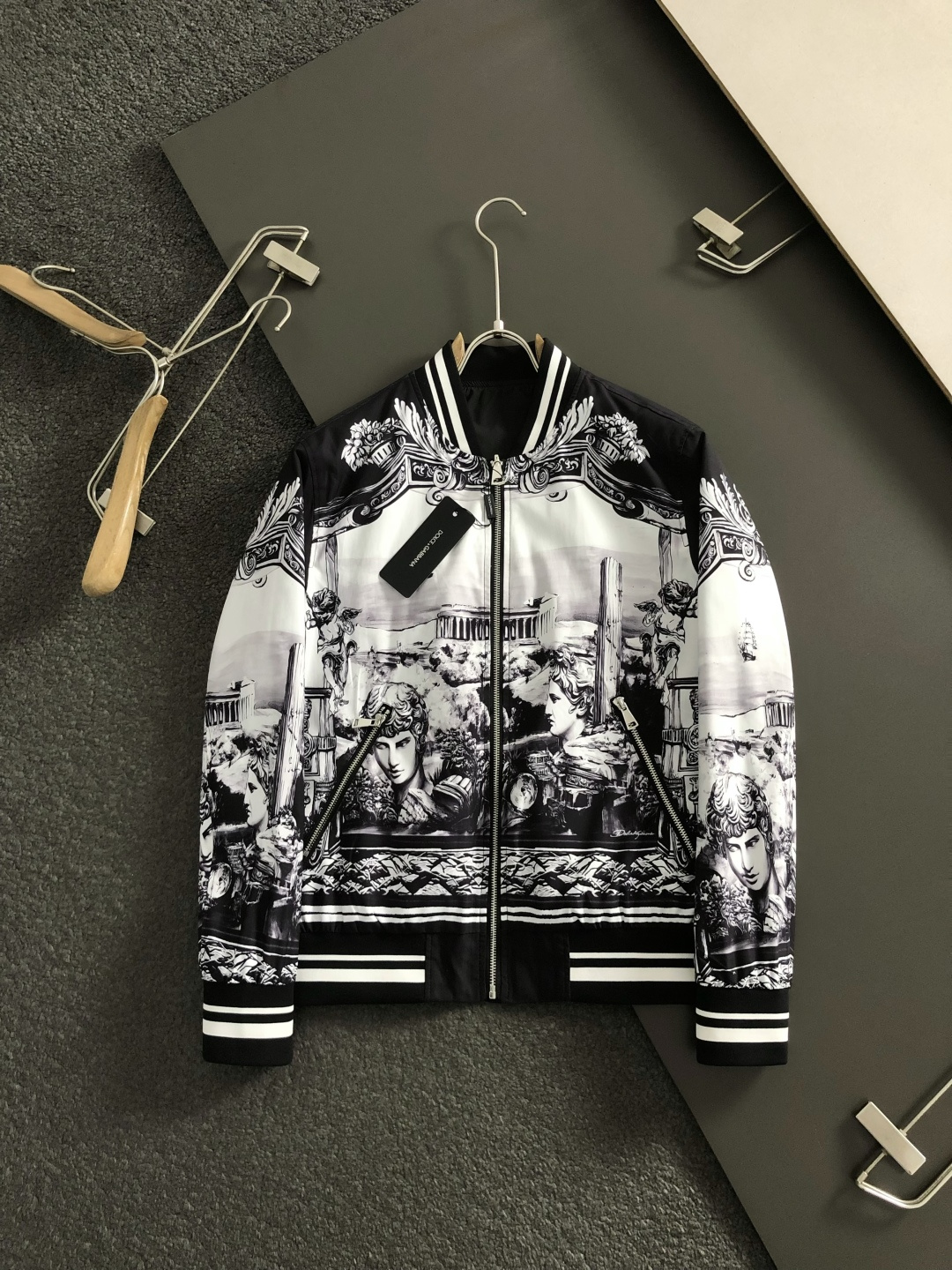 D&G 双面版型m-xxxl25顶级黑色宫廷印花立领双面夹克.反面纯色百搭铁牌logo外套，专柜潮流休闲