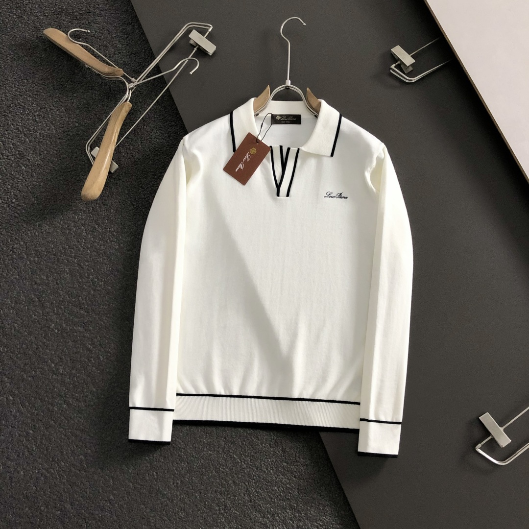 P200 LP*合身版型M-xxxl
2025秋冬潮牌黑白撞色羊毛衫,以海鸥领口工艺元素点缀为主调,巧妙刺绣字母搭配元素,打破传统羊毛的单调感,彰显个性与不羁。立体剪裁贴合身形,设计利落有型,轻松拉长腿部线条,打造随性洒脱的休闲风格。优质面料舒适保暖,兼具保温性与舒适感,适合日常出街或轻户外场景。细节后背三角提花点缀,增添时尚质感,无论是搭配T恤牛仔裤的休闲look,还是叠的混搭风,都能轻松驾驭,是秋冬过渡季不可或缺的时尚单品。
现货颜色 黑色 米色